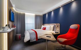 Holiday Inn Express Paris - Velizy By Ihg